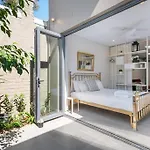 Converted Garage On Foss - King Bed