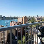 \'Mini Manhattan\' Potts Point Harbourview Retreat