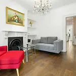 Traditional 2-Bed Terrace House In Millers Point