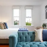 Intimate Studio Apartment With Balcony In Glebe