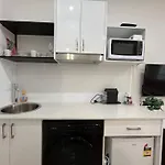 Convenient Spacious Studio With Free Parking