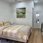 Convenient Spacious Studio With Free Parking