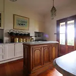 Discover The Rocks - Unique Classical Home