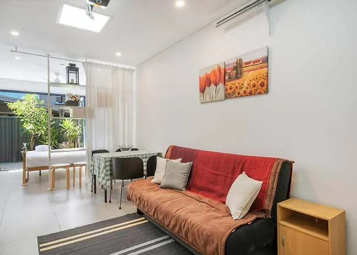 Converted Garage On Foss - King Bed