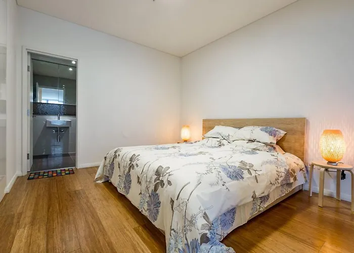 Sleek Chinatown Pad In The Heart Of The Cbd