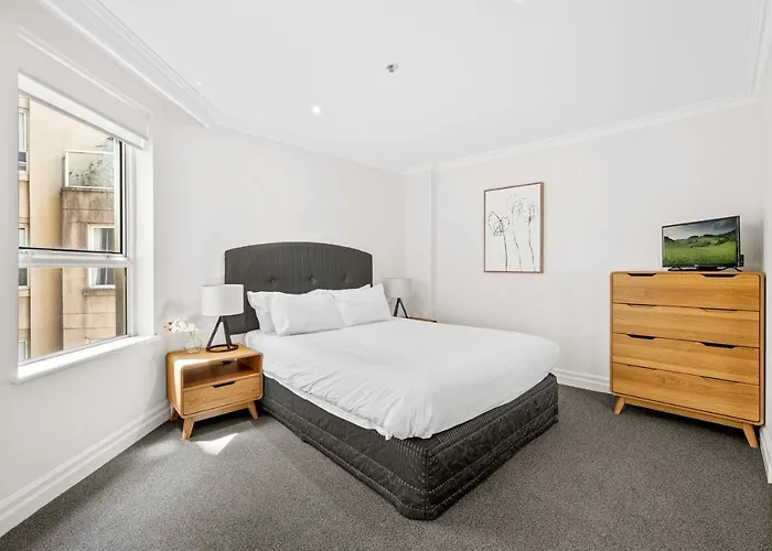 Bond 1218 Self Catering