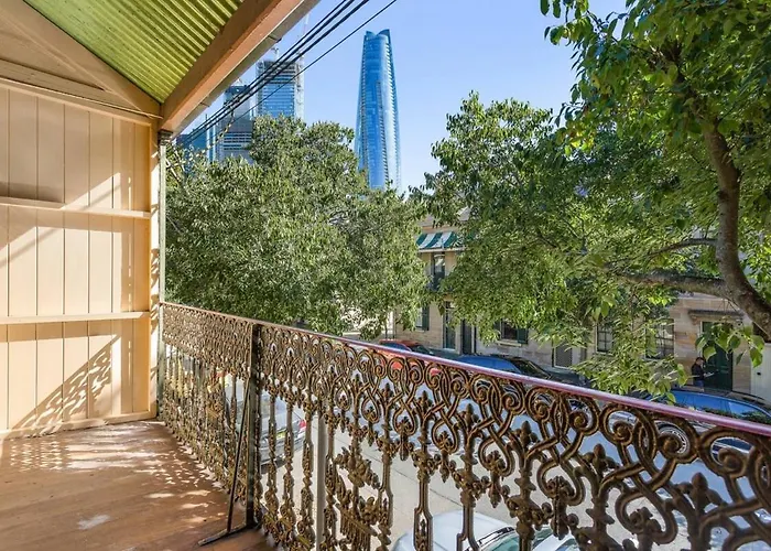 Traditional 2-Bed Terrace House In Millers Point