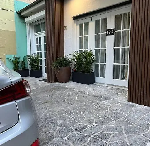 Convenient Spacious Studio With Free Parking