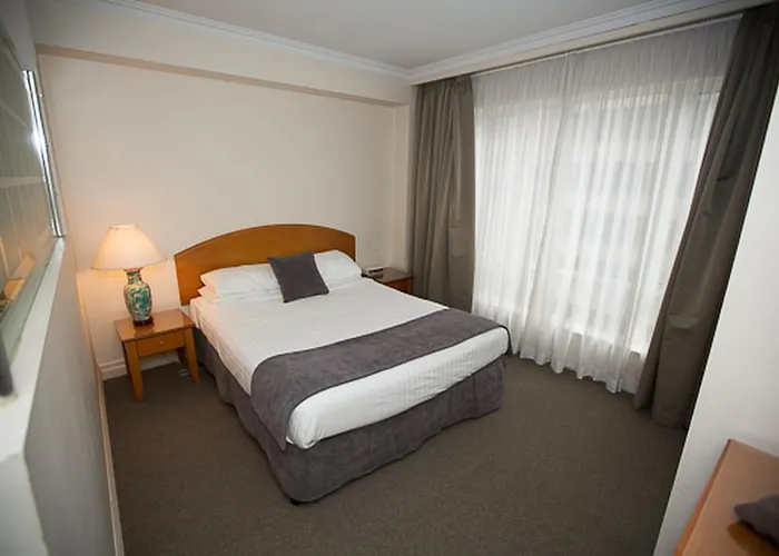 Bond 215 Self-Catering