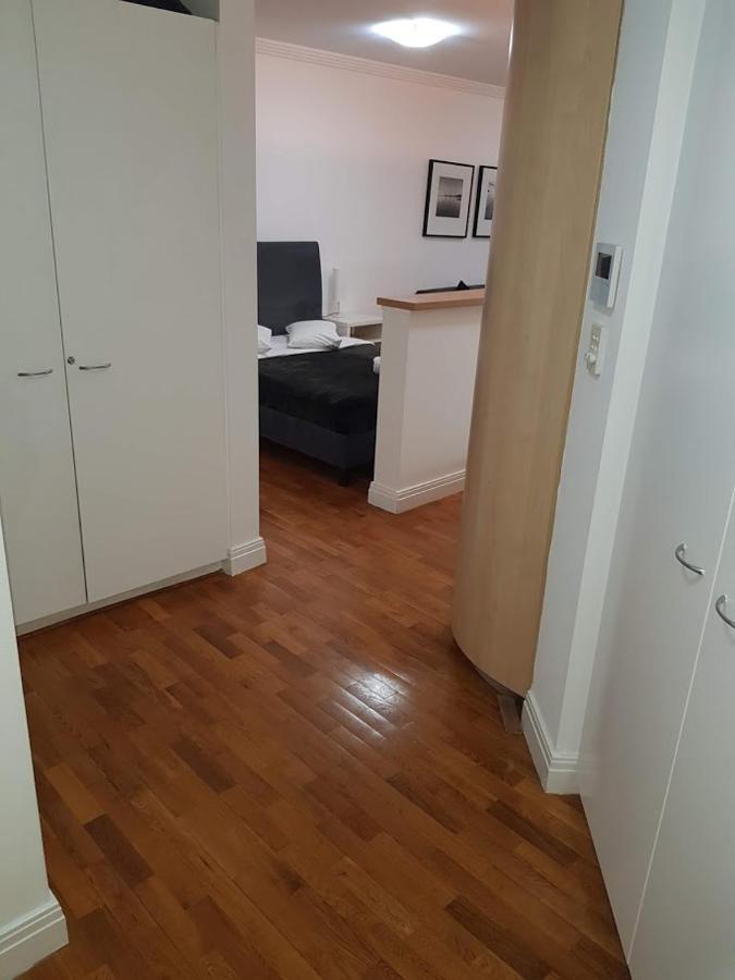 Apartment Potts Point Pet Friendly With Balcony *