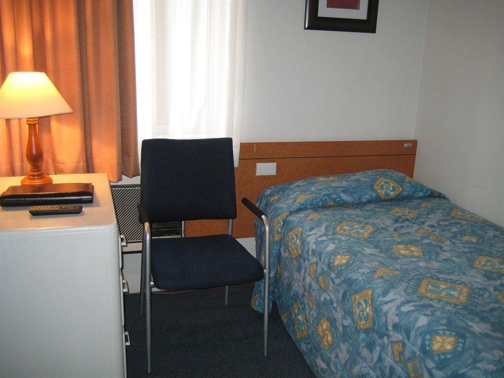 Devere 3* Sydney