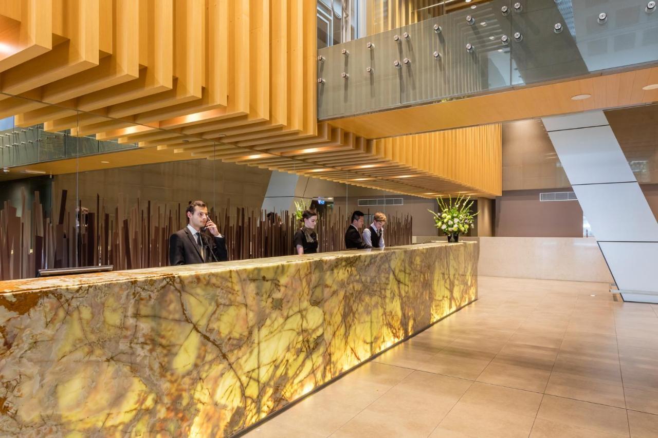 Meriton World Tower,