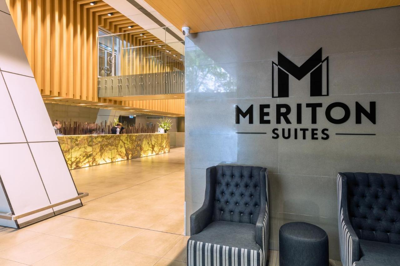 Meriton World Tower,