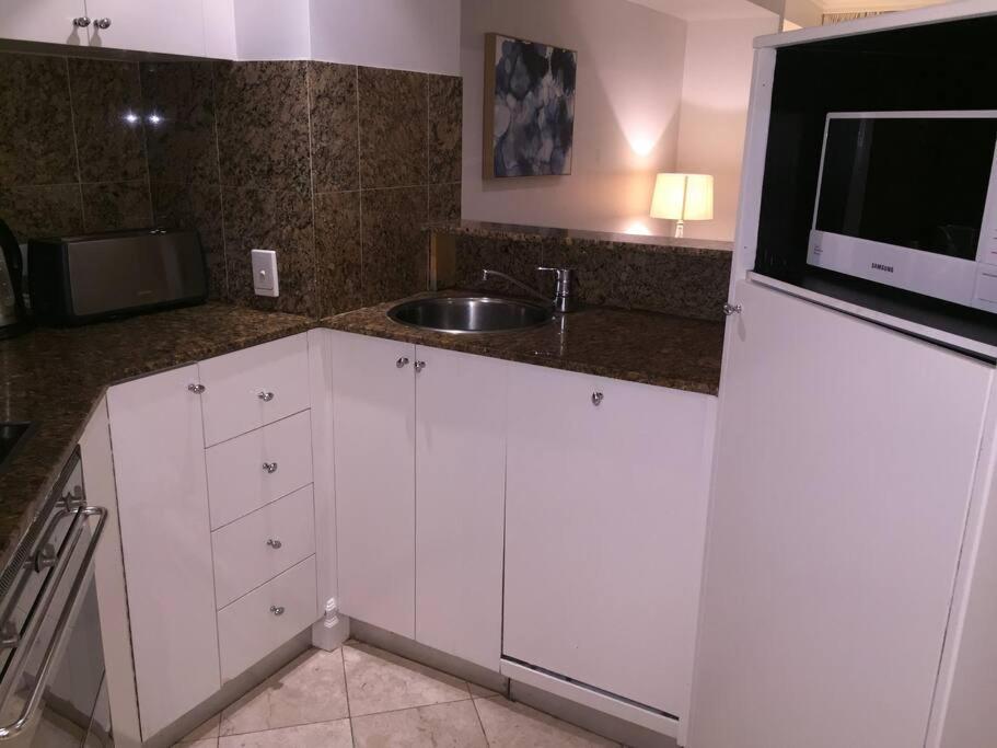 Apartment Heart Of Cbd - B412 *