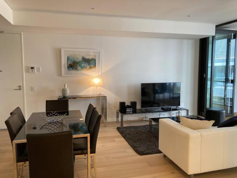 Apartment Large One Bedroom With Study-alb09203