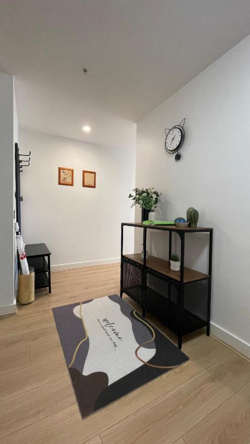 Wentworth Point Oversized Balcony View Apartment *
