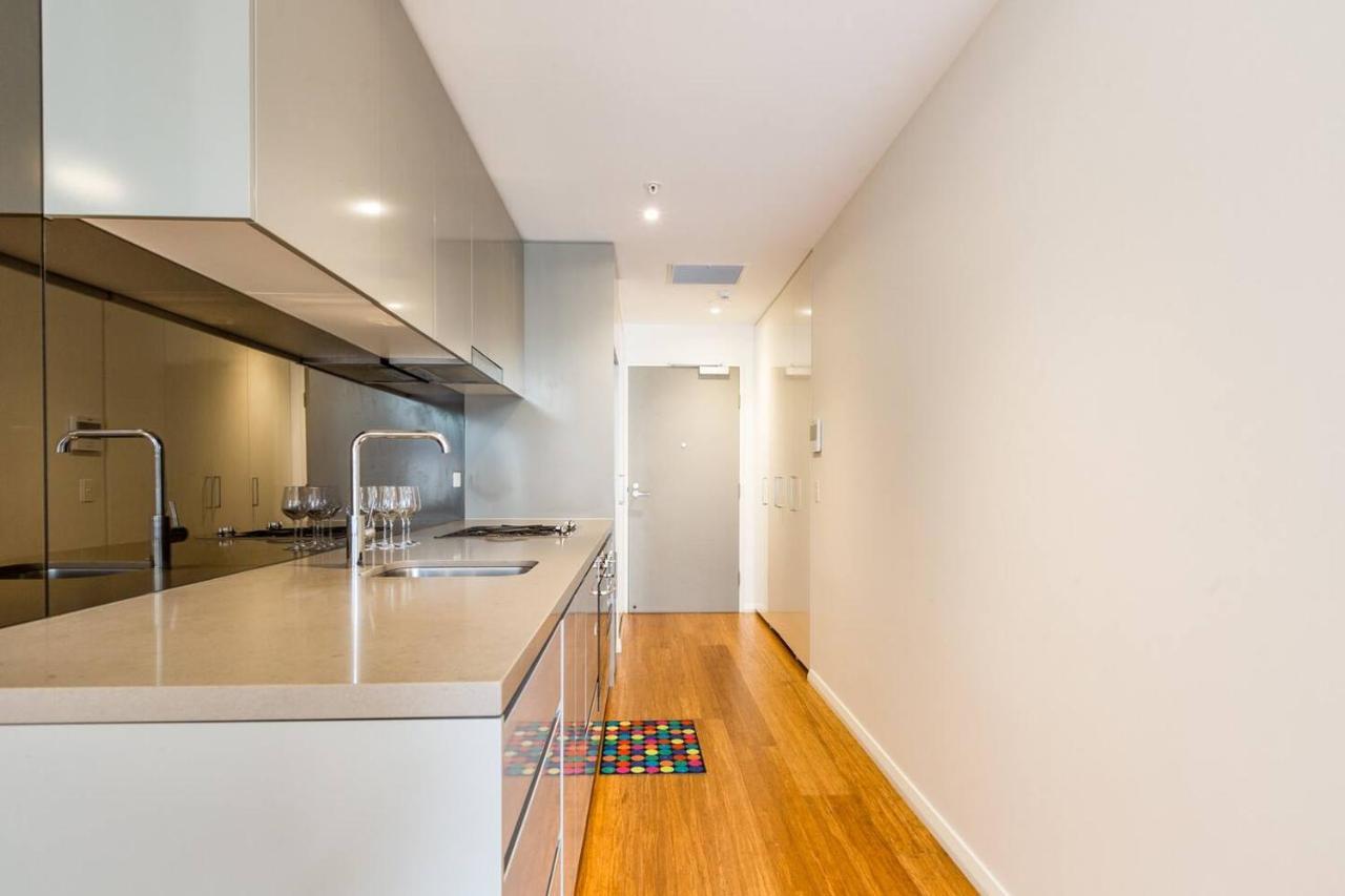 Sleek Chinatown Pad In The Heart Of The Cbd Apartment *