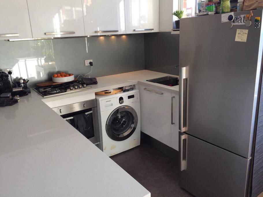 Artistic, Spacious And Comfortable 1 Bedroom Sydney