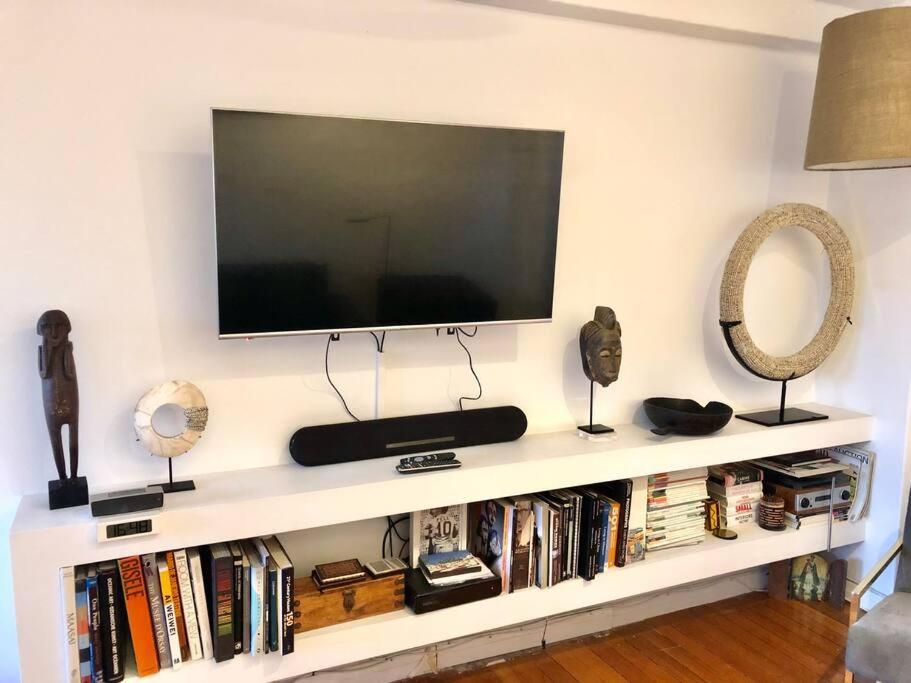 Apartment Artistic, Spacious And Comfortable 1 Bedroom *