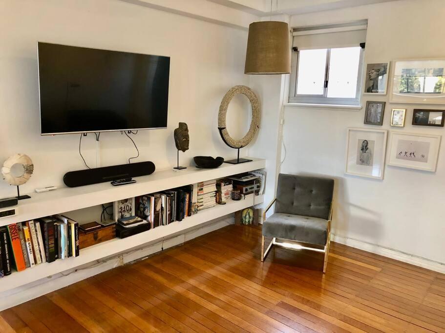 Apartment Artistic, Spacious And Comfortable 1 Bedroom Sydney