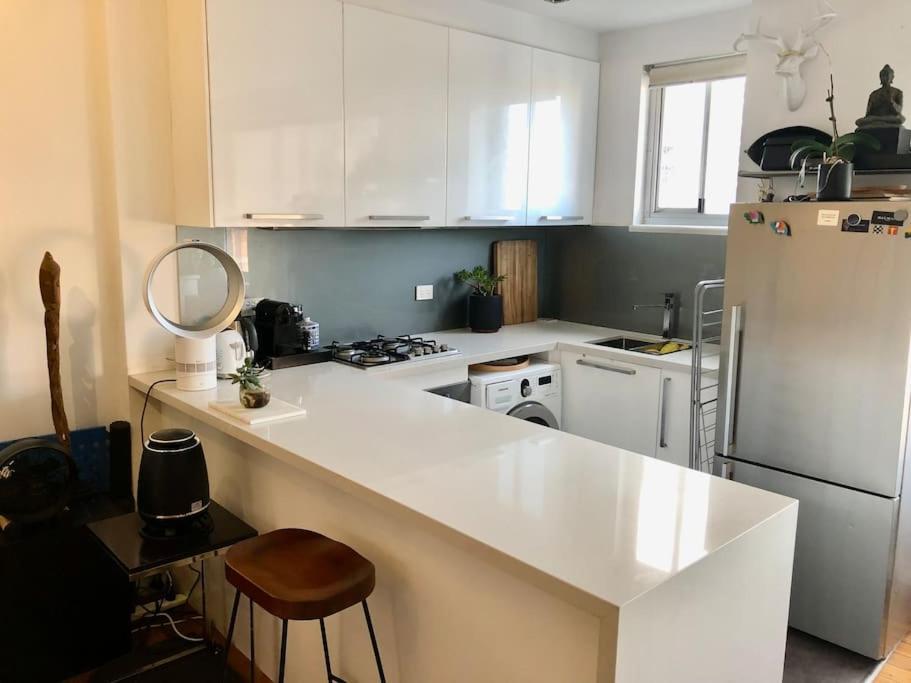 Artistic, Spacious And Comfortable 1 Bedroom *