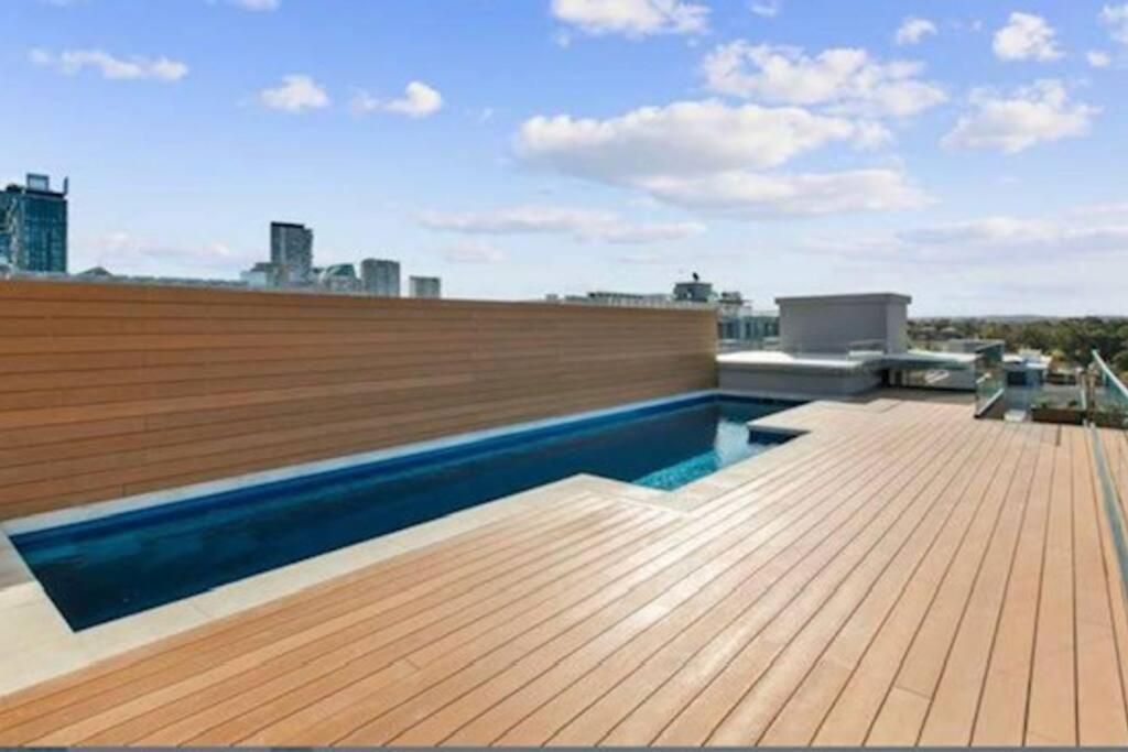 One Bedroom With Roof Pool *