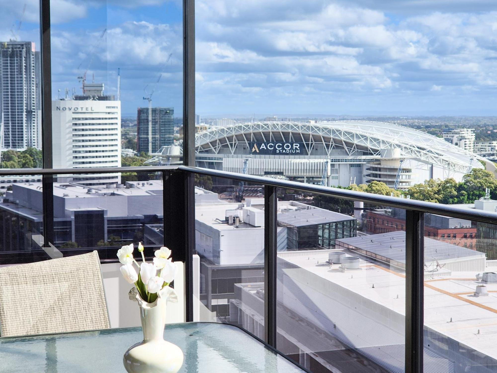 Apartment Holiday Style 3 Bedroom In Olympic Park Sydney