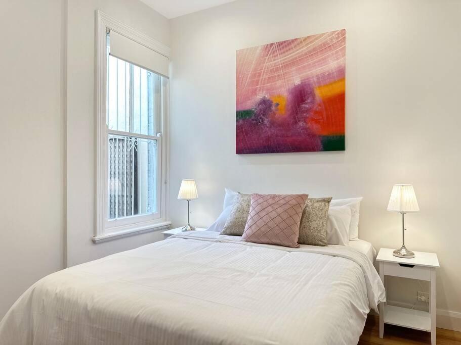 Cbd Newly Renovated Large Terrace Apartment Sydney