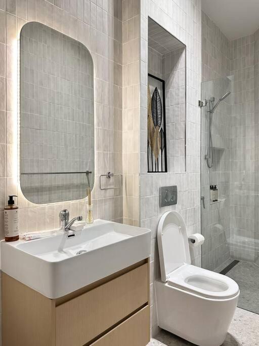 Cbd Newly Renovated Large Terrace Apartment