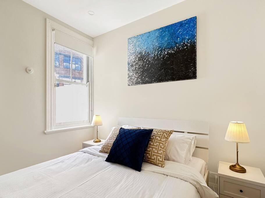 Cbd Newly Renovated Large Terrace Apartment Sydney