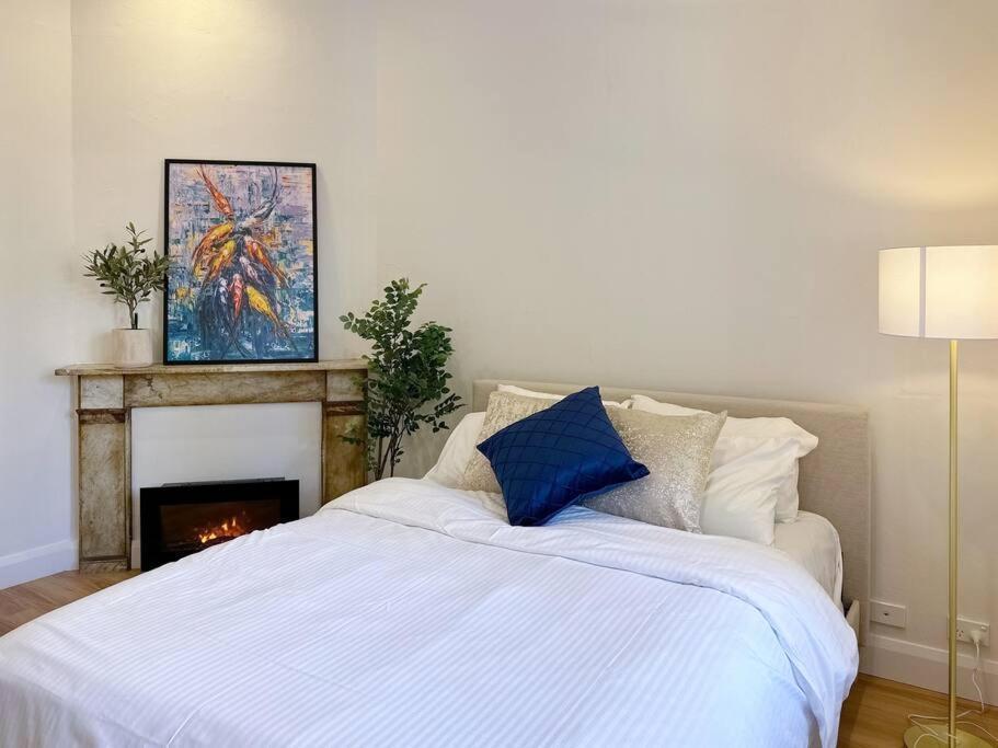 Cbd Newly Renovated Large Terrace Apartment *