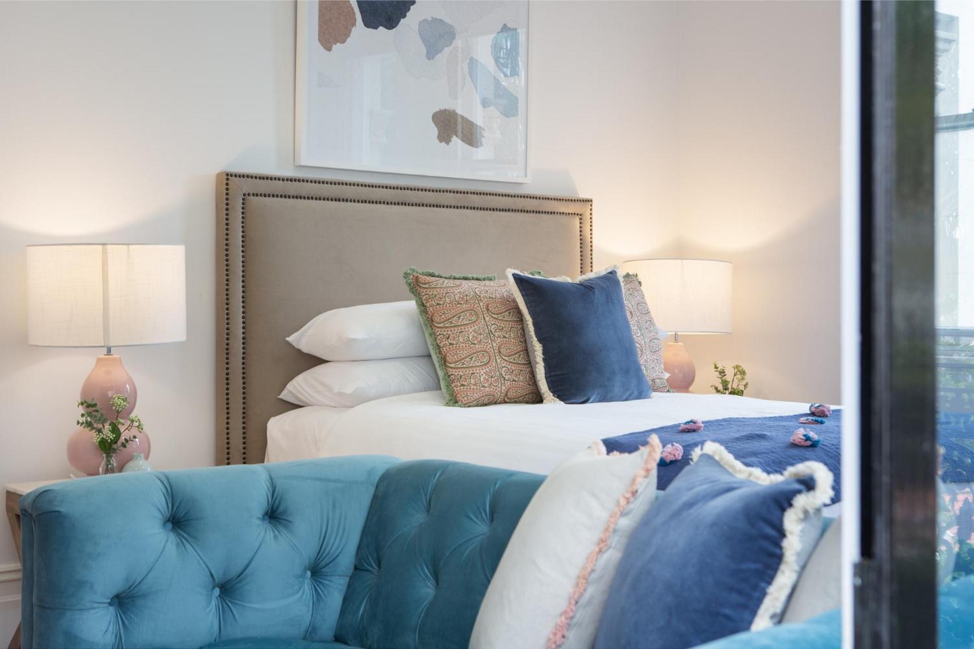 Apartment Intimate With Balcony In Glebe Sydney