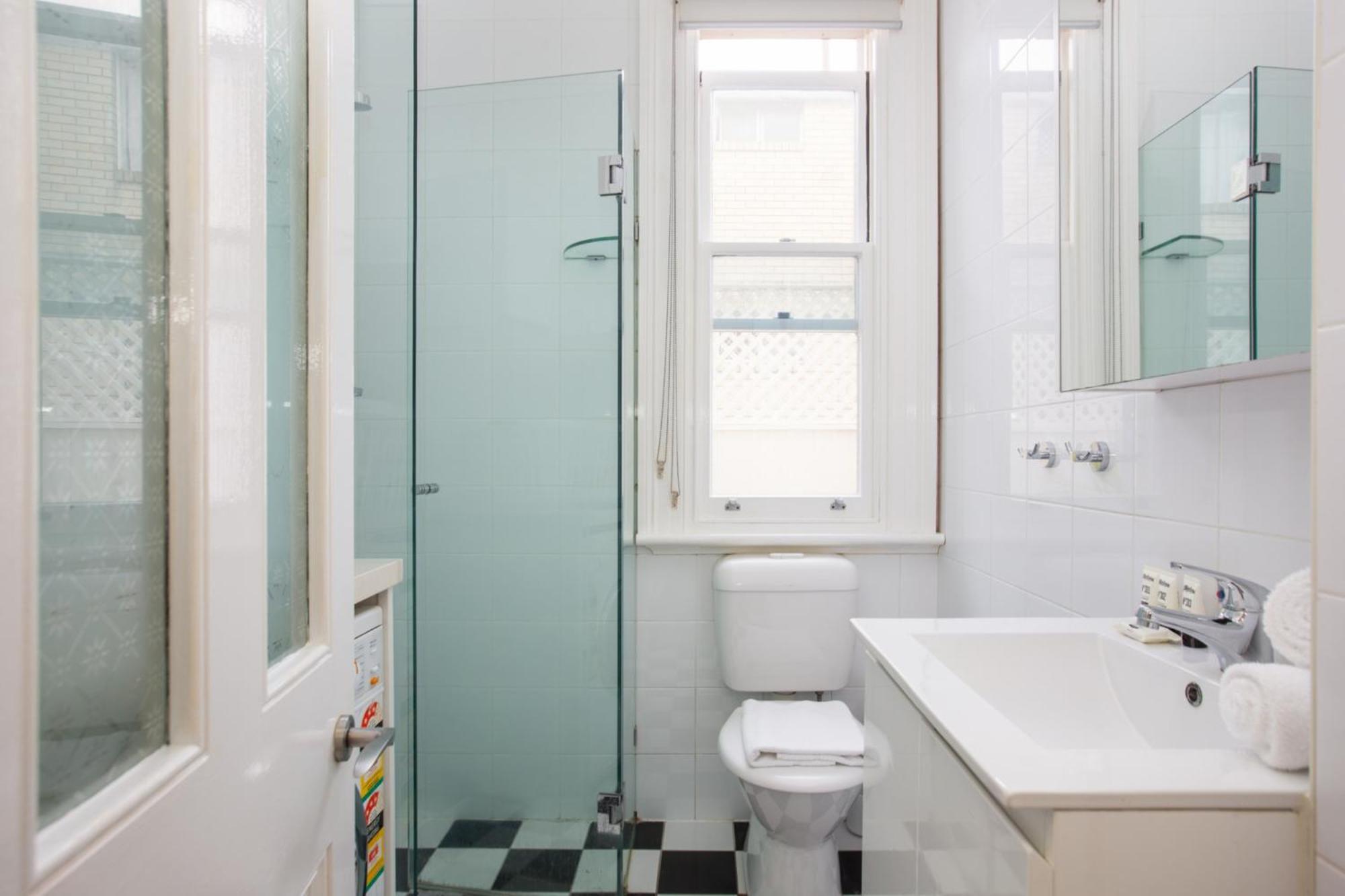 Intimate With Balcony In Glebe Sydney