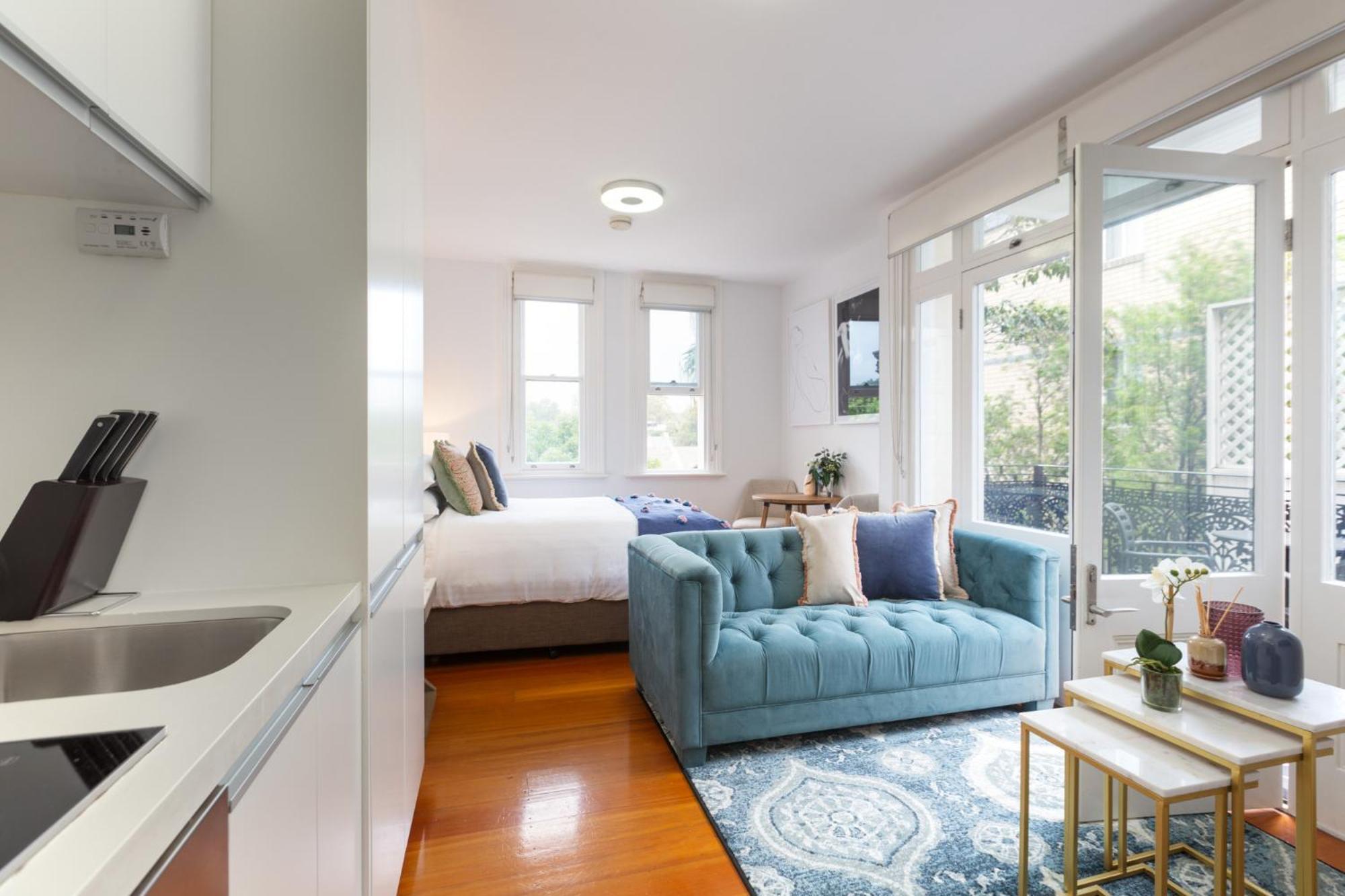 Intimate With Balcony In Glebe * Sydney