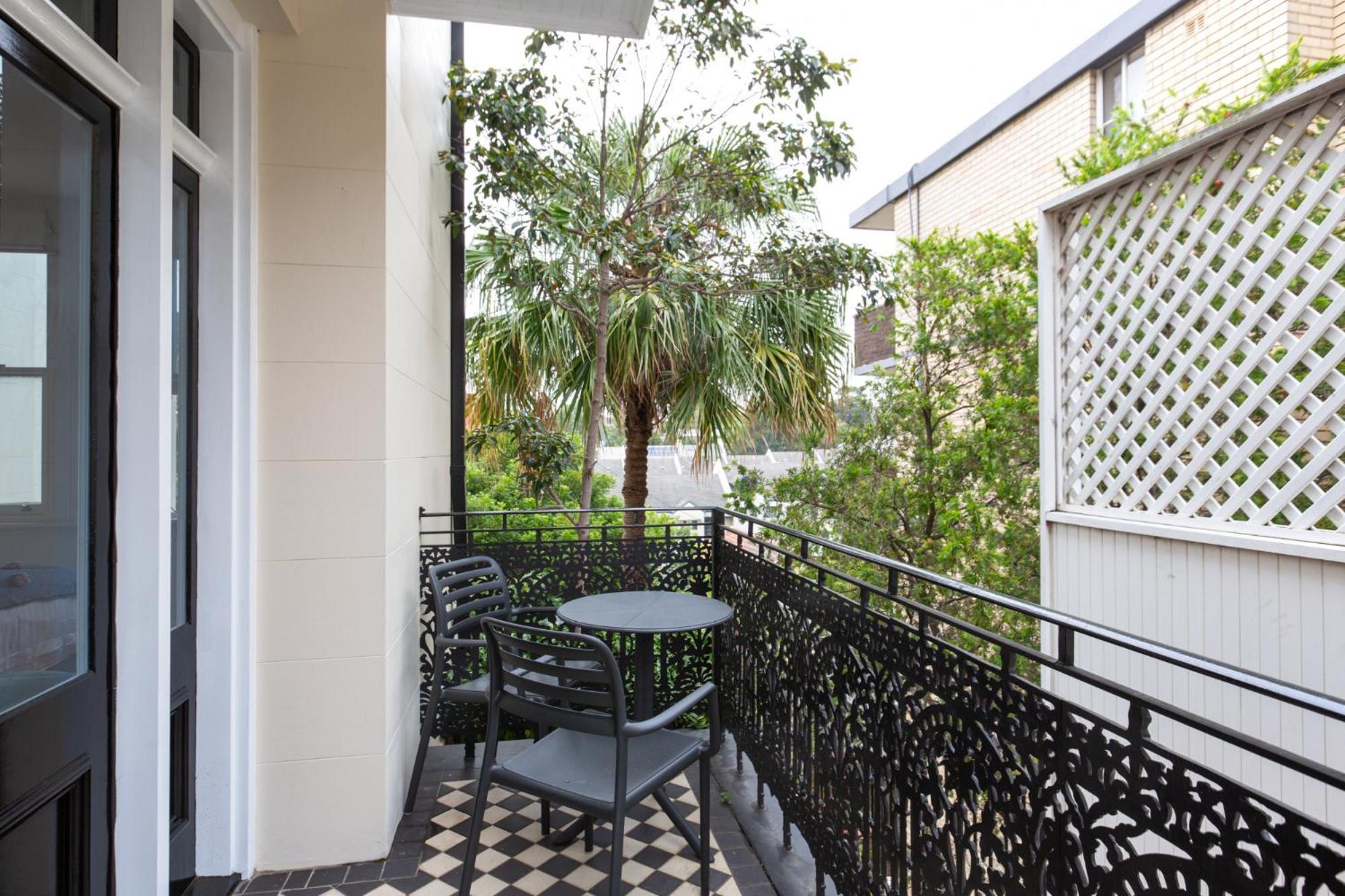 Intimate With Balcony In Glebe Sydney