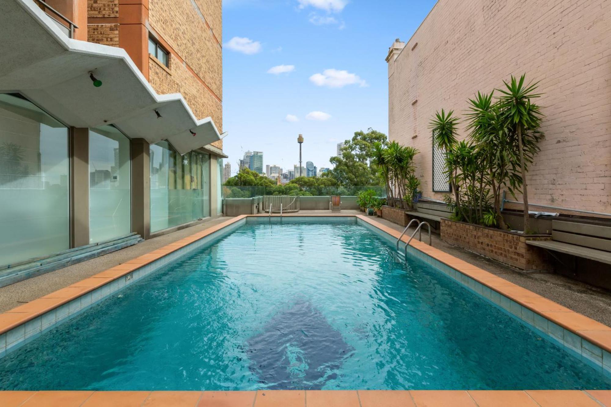 Chic With Pool Overlooking The * Sydney