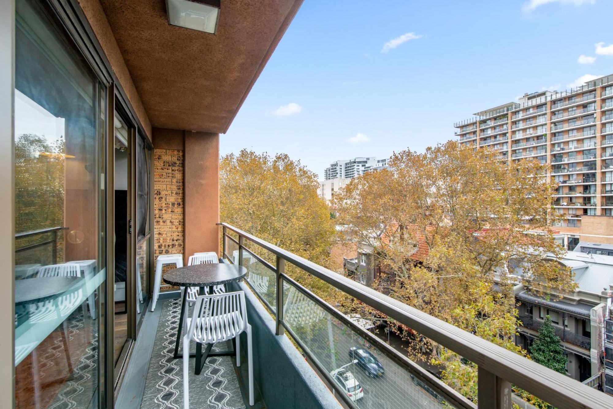 Chic With Pool Overlooking The Apartment *