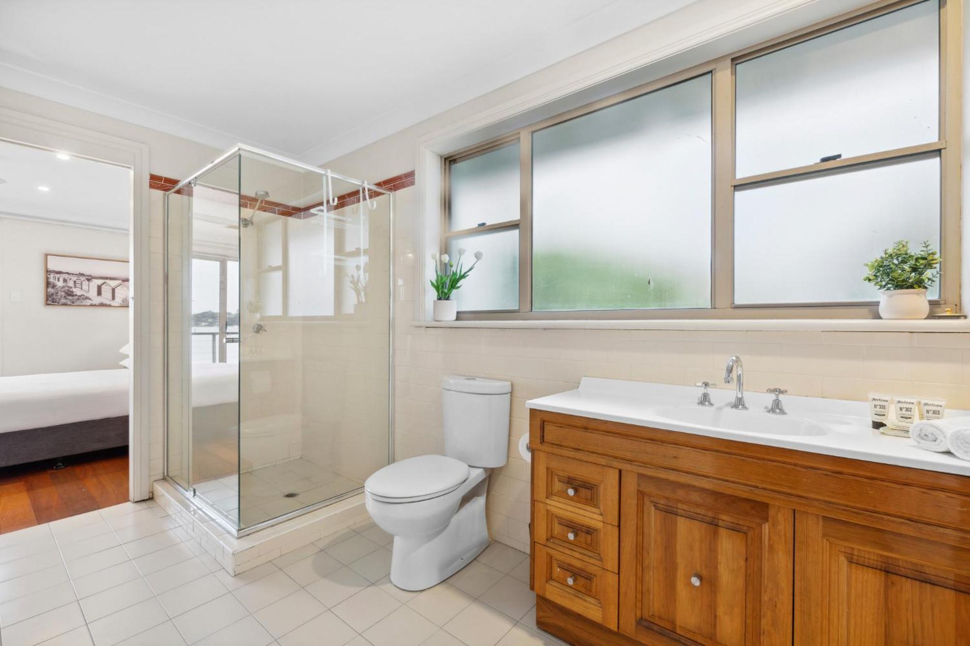 Holiday home Modern 3-bed With Pool & Water Views By Sydney