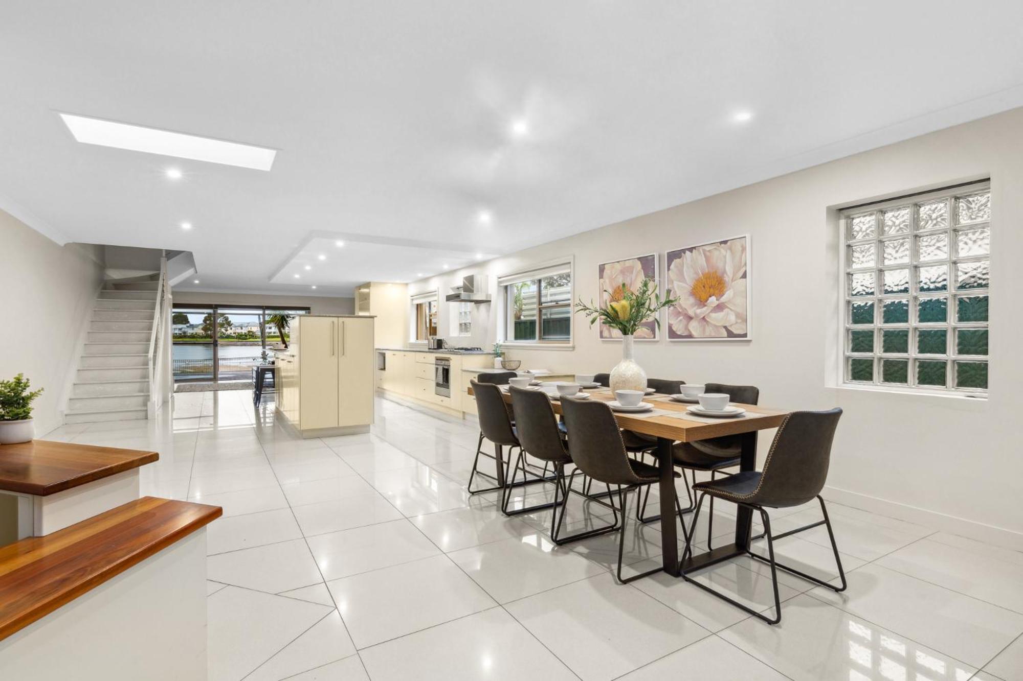 Modern 3-bed With Pool & Water Views By * Sydney