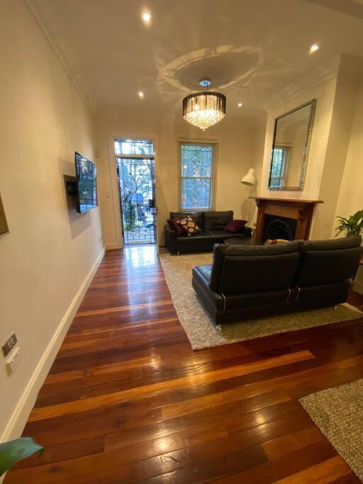 Immaculate 3 Bed - Close To Everything! Holiday home Sydney