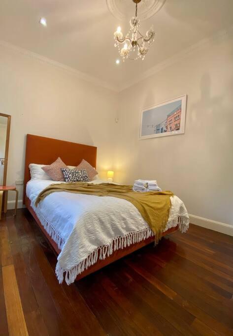 Immaculate 3 Bed - Close To Everything! * Sydney