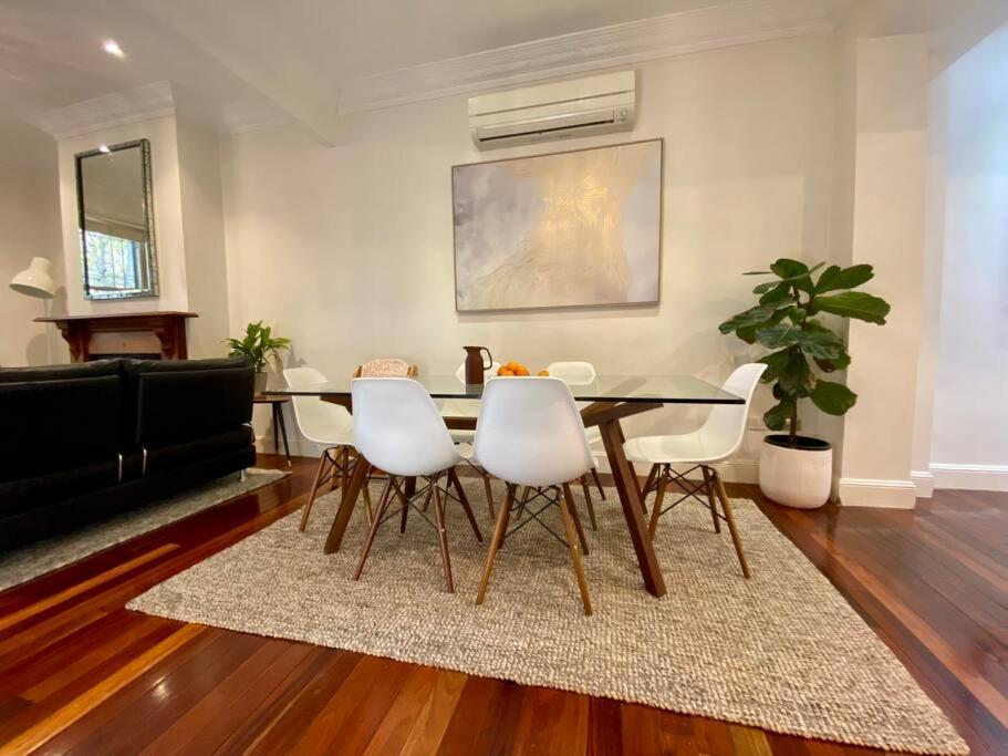 Holiday home Immaculate 3 Bed - Close To Everything! Sydney