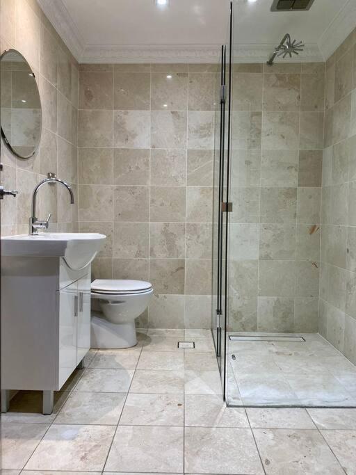 Immaculate 3 Bed - Close To Everything! Sydney