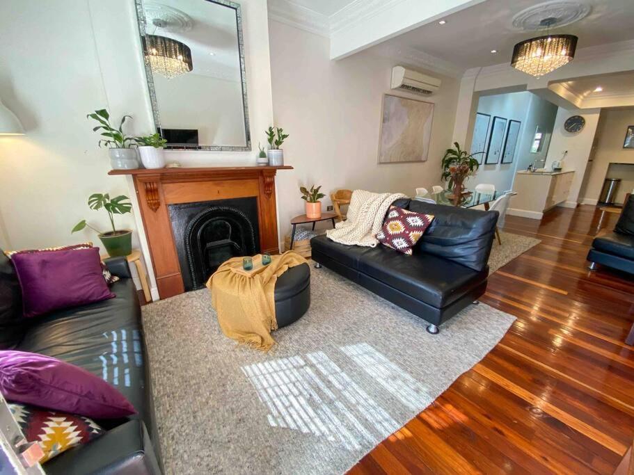 Immaculate 3 Bed - Close To Everything! *