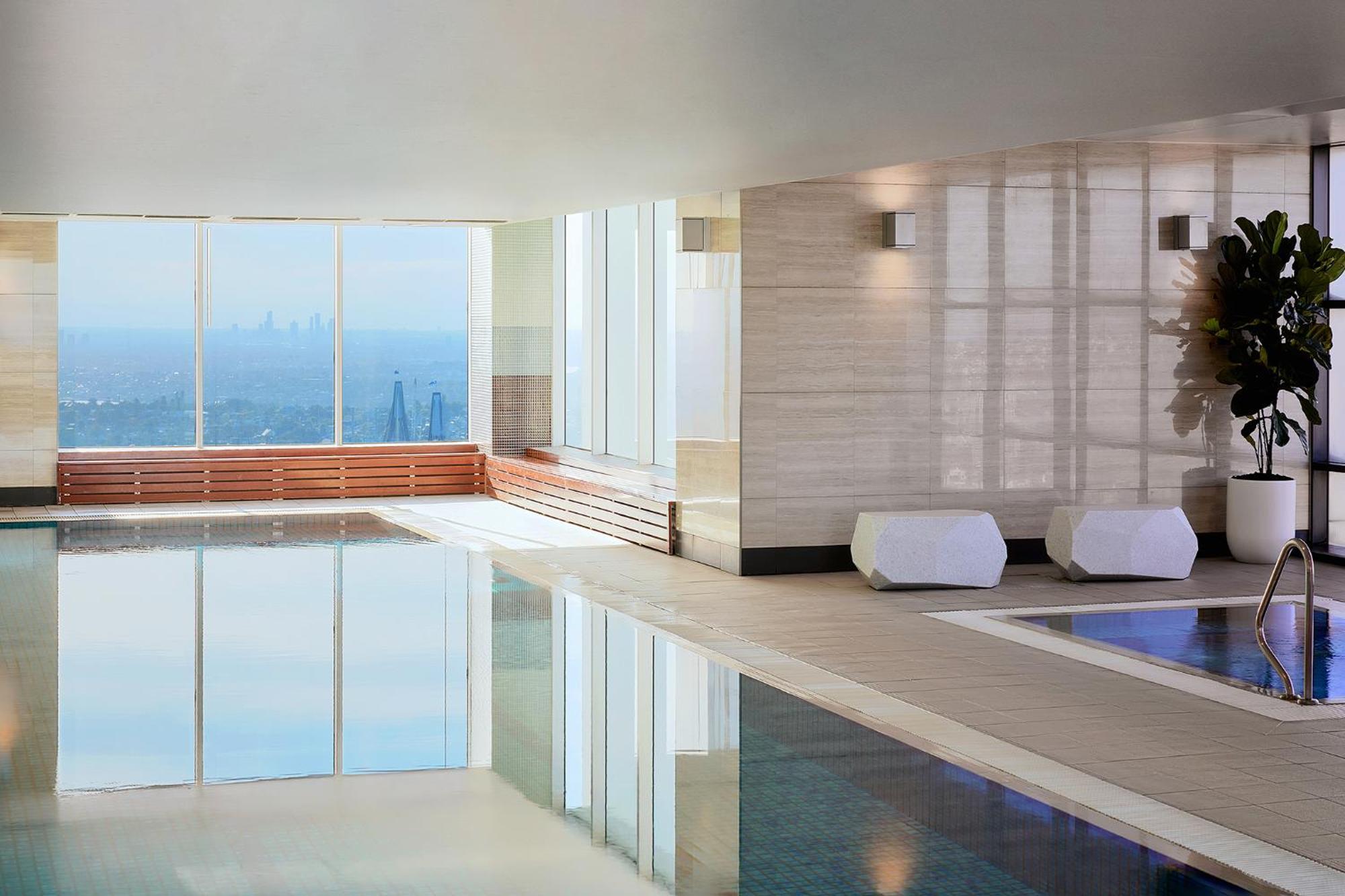 Aparthotel Meriton World Tower, 5*