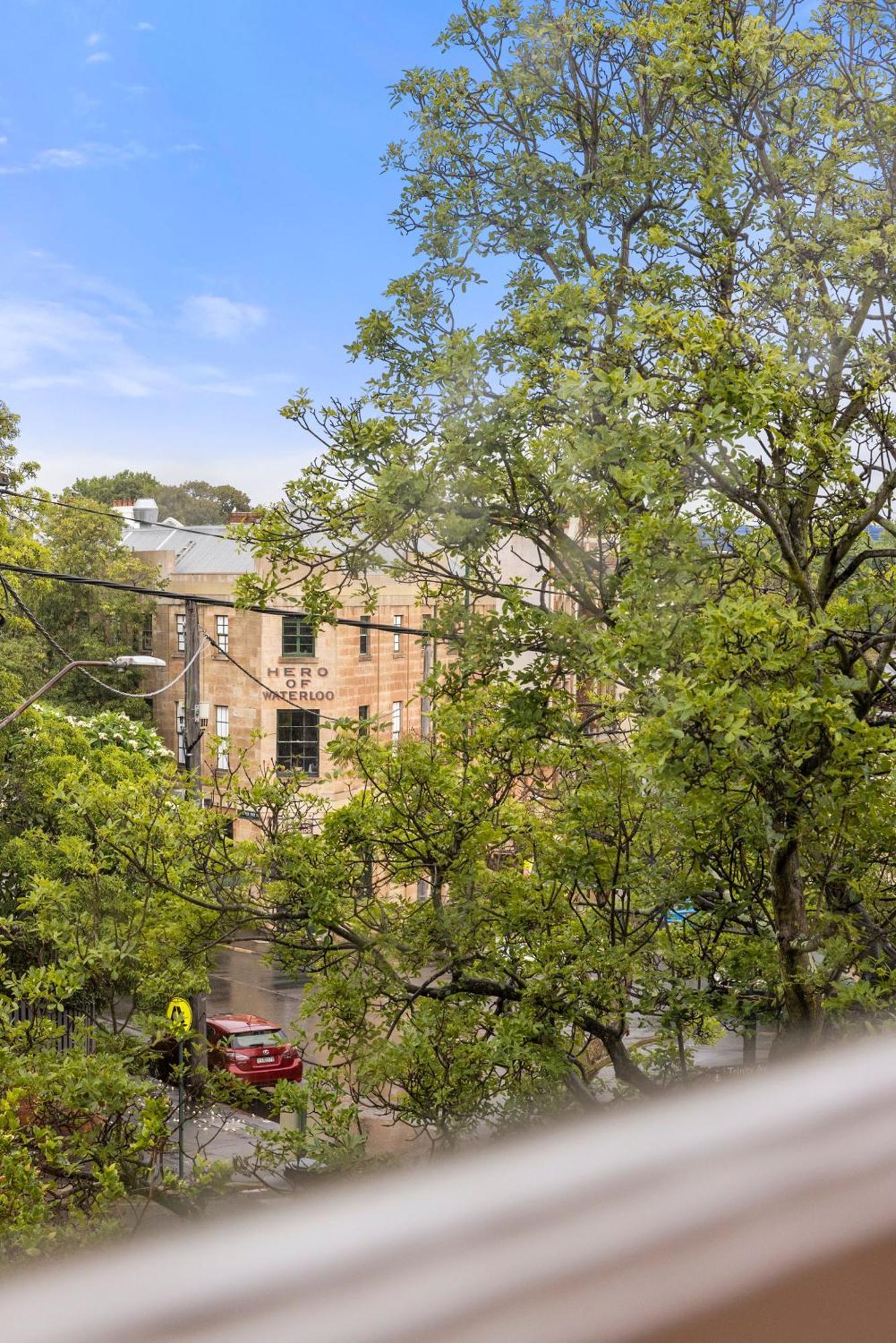 Apartment 4 Trinity Avenue *