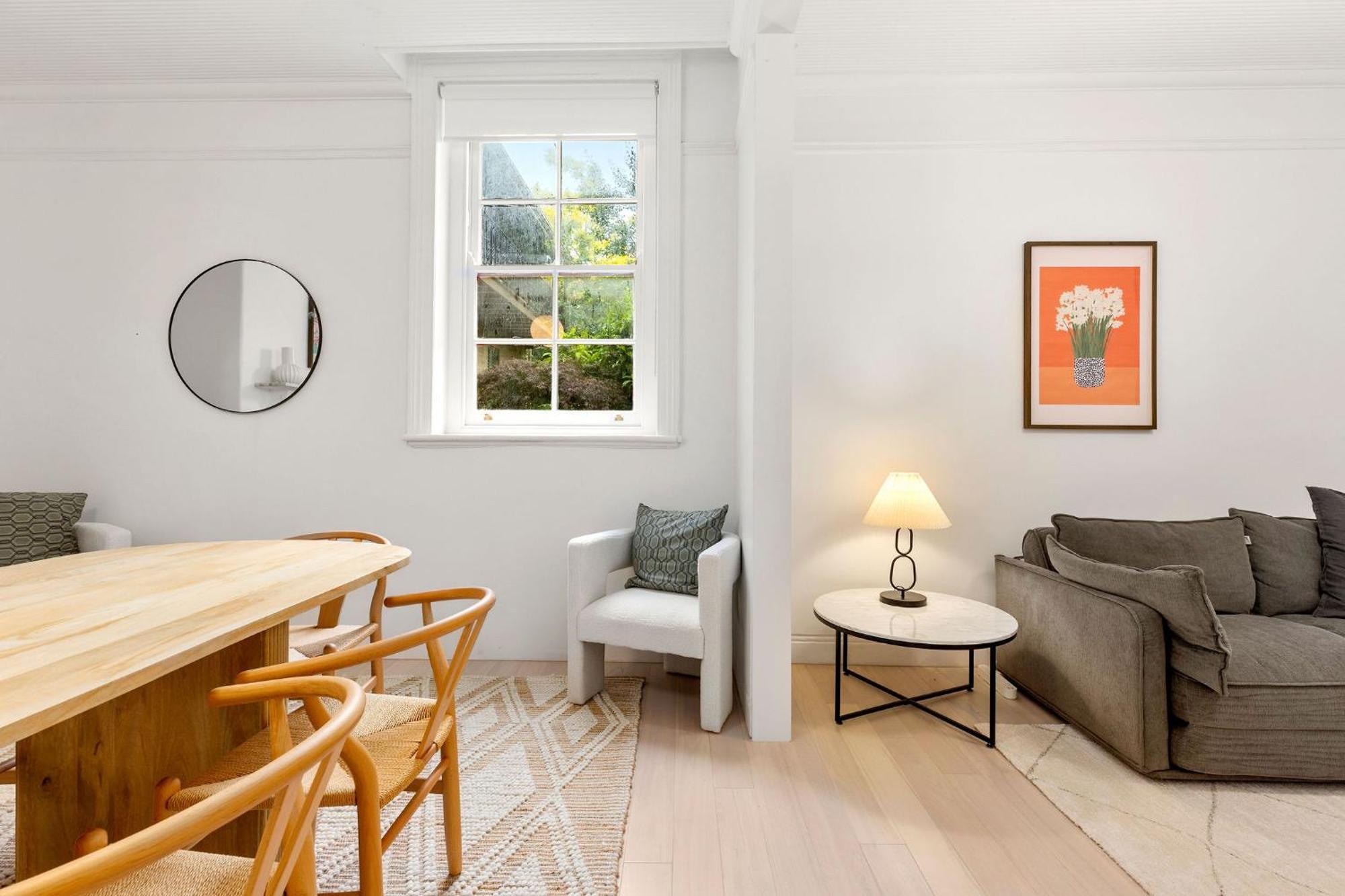 Apartment 4 Trinity Avenue *