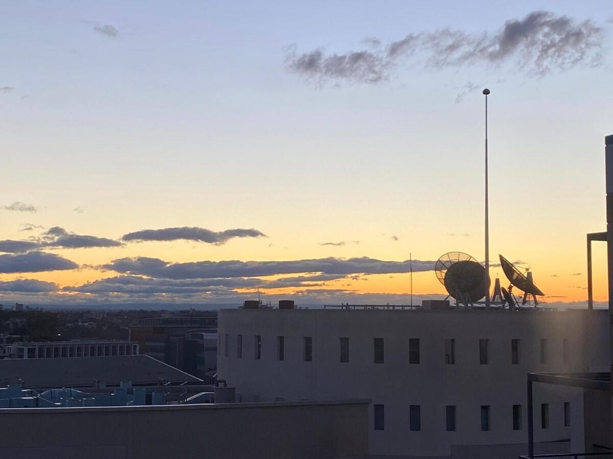 Apartment 3br Penthouse In Cbd Wparking