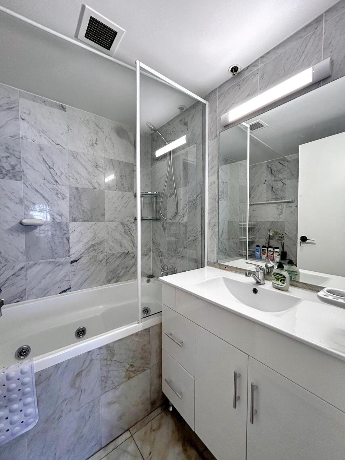 Apartment 3br Penthouse In Cbd Wparking