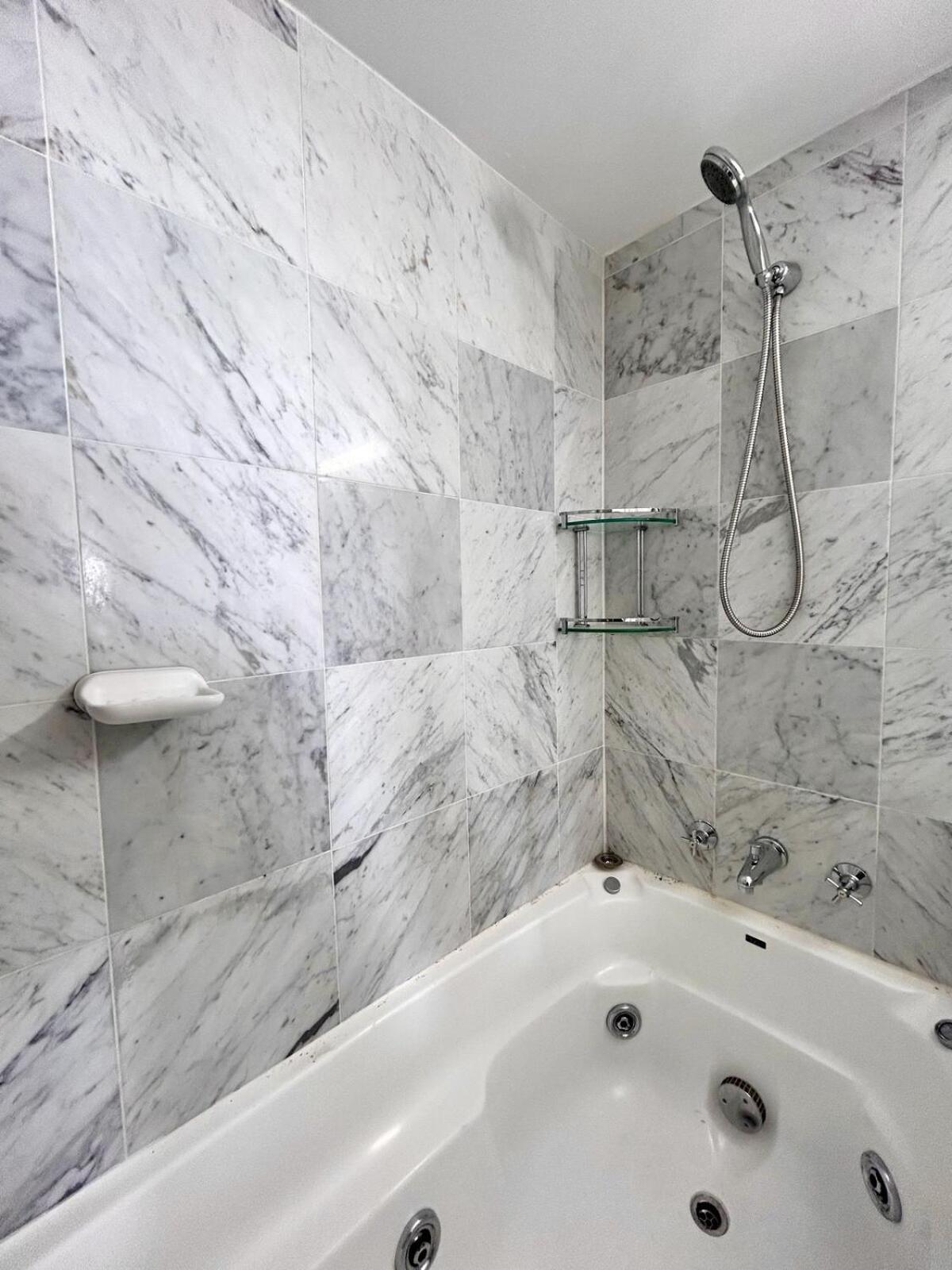 3br Penthouse In Cbd Wparking